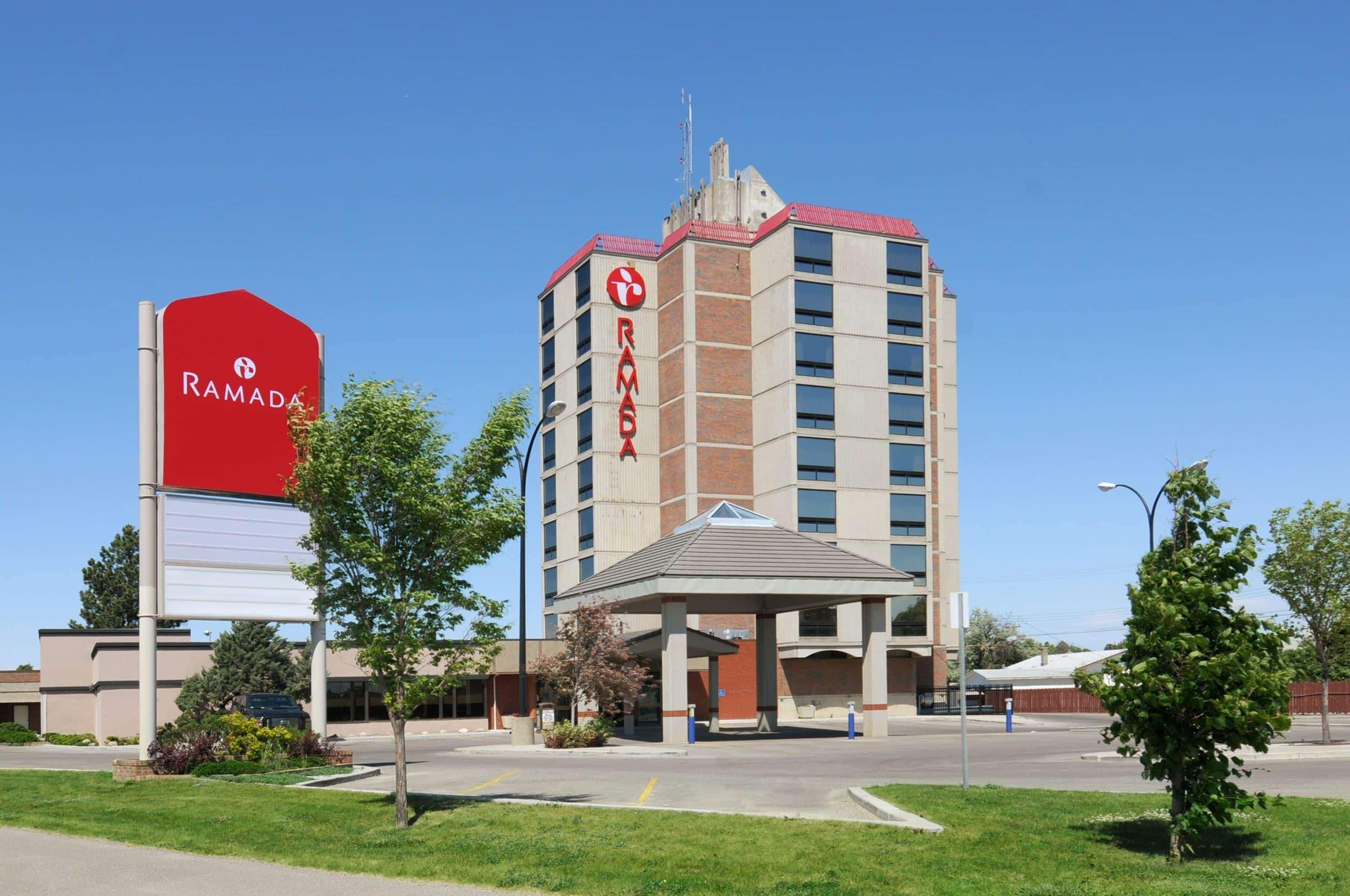 Hotel Ramada By Wyndham Lethbridge Zewnętrze zdjęcie